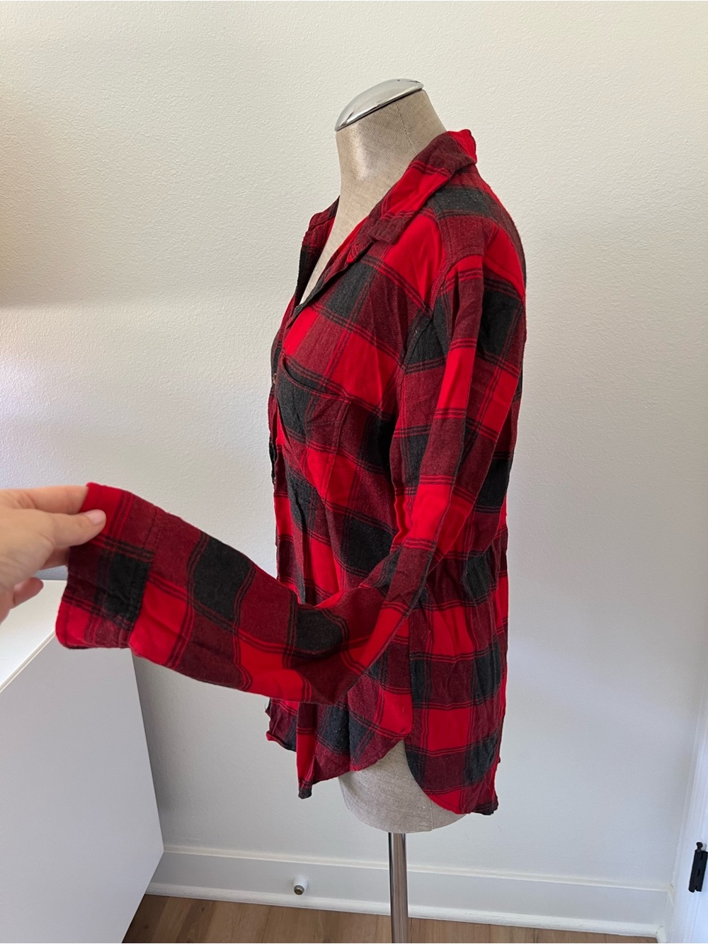 American Eagle Outfitters Red and Black Plaid Shirt - Picture 3 of 8